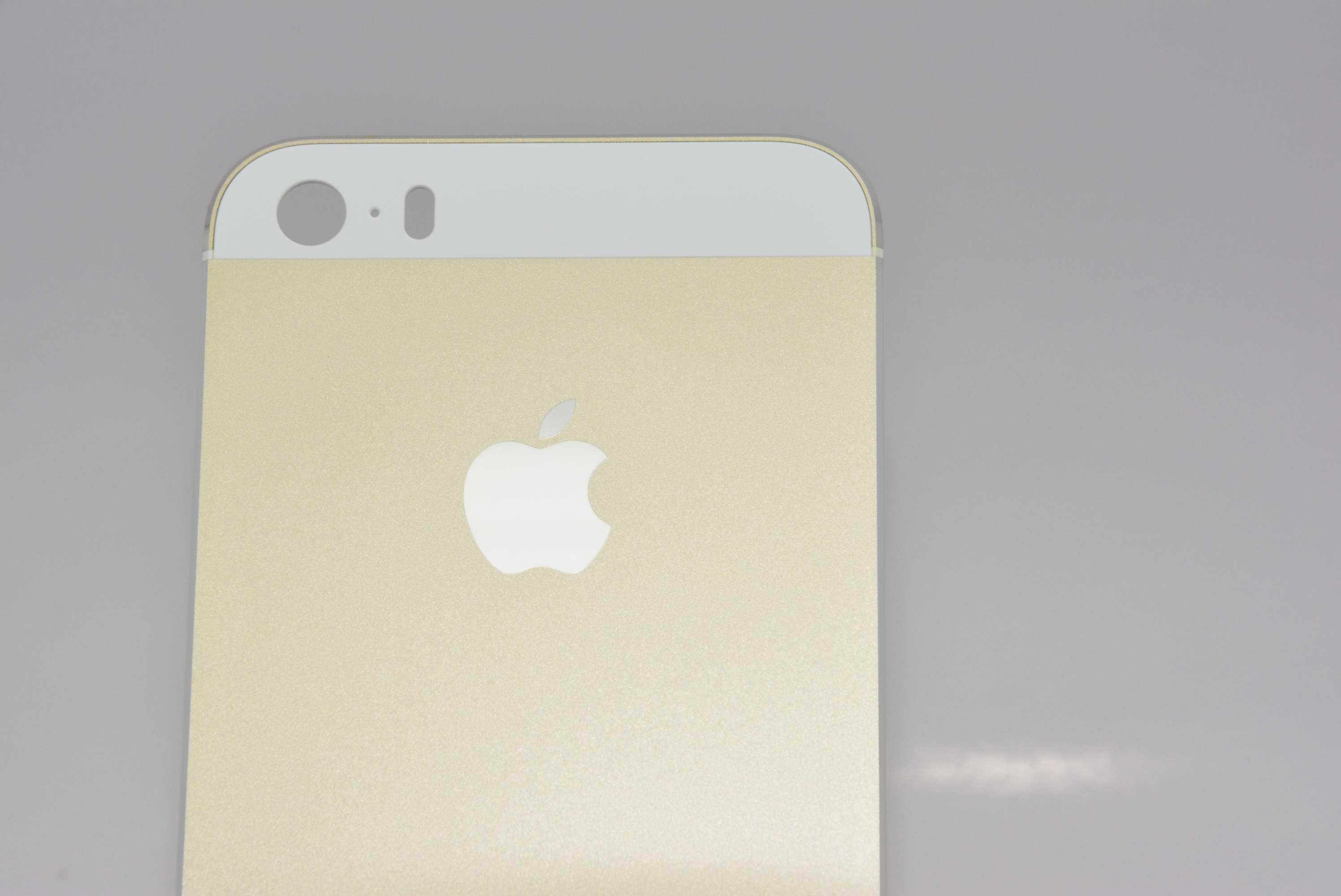 Altın renkli iPhone 5S modeli ile ilgili yeni bir görsel paylaşıldı